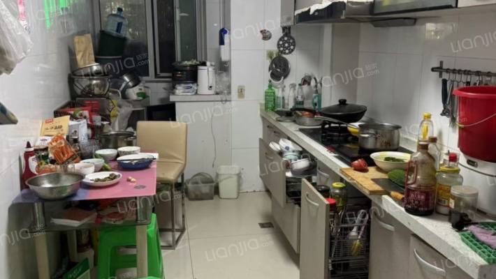 房本满五年，南北通透的三居两卫，好楼层，好户型。-厨房