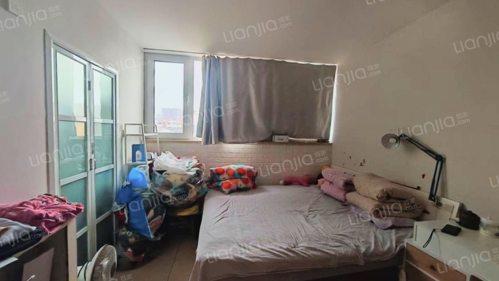 板楼，低密度小区，集中供暖，出门德信。-卧室B