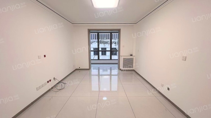 板楼，公摊小，南北通透两居，无遮挡，采光很好-客厅