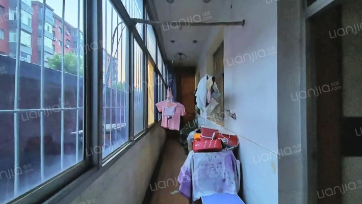这套房子满五税费少 南北通透，采光充足，好地段-阳台