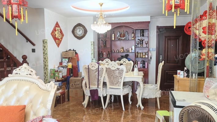 涿州火车站旁，可拎包入住的精装大复式，采光好-餐厅