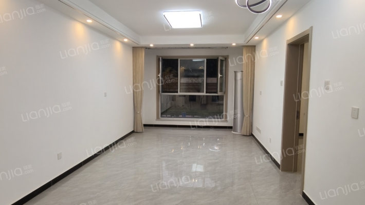 急售三利C区精装未住两居，价格美丽-客厅