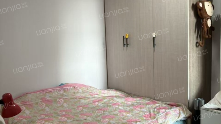 户型方正，电梯房中楼层， 小区环境优美 交通便利-卧室B