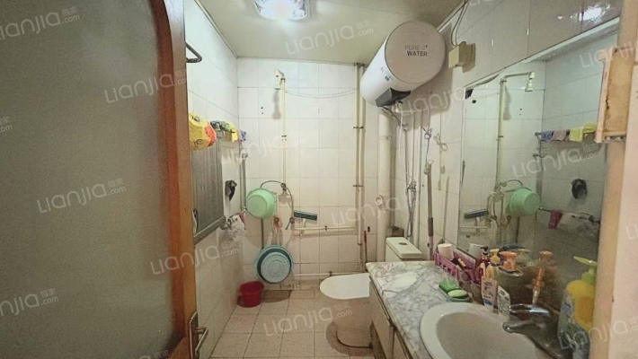 新星小区 3室2厅 南 北-卫生间