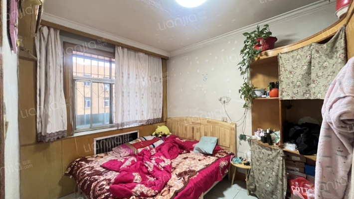 县府小区 三居 有小房 有固定车位-卧室C