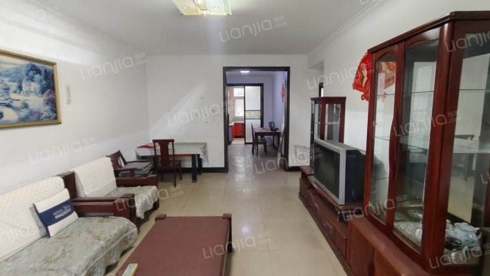 此房满五年唯一， 税低 南北通透2居，板楼公摊面积小-客厅