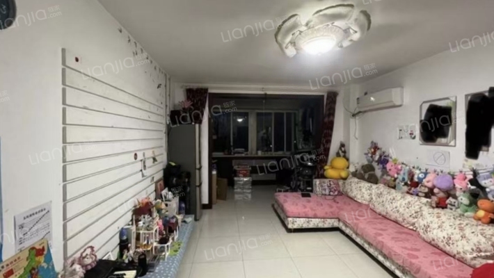 新安小区 3室2厅 南 北-客厅