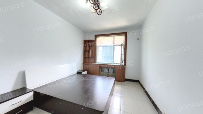 省经信委宿舍院二手房实景图