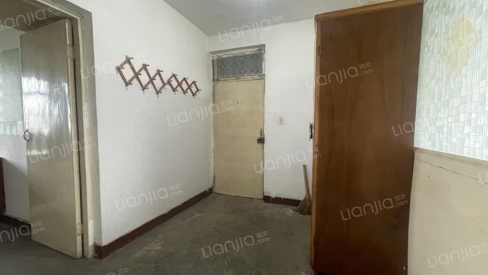 采光好，集中供暖，简装，满五唯一，看房方便-餐厅