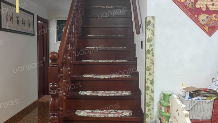 涿州火车站旁，可拎包入住的精装大复式，采光好-楼梯间