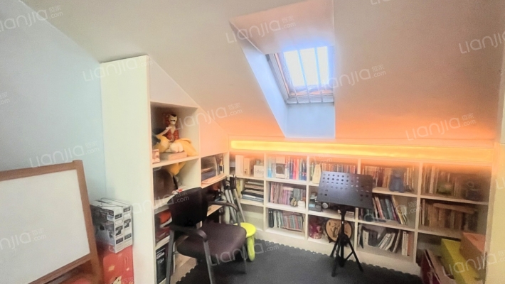 永安小区 4室2厅 南 北-阁楼