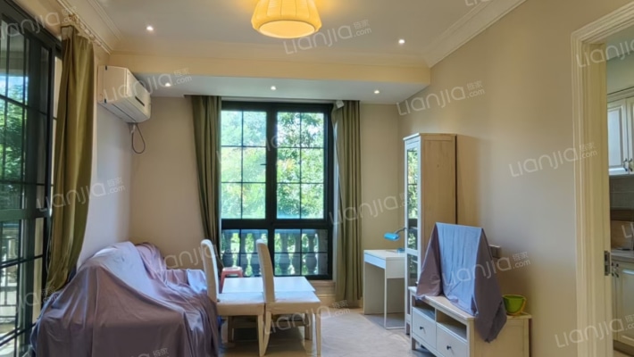 绿城蓝湾小镇·蝶兰轩南区二手房实景图