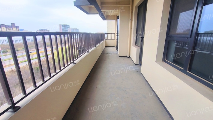 高新区中冶二期大三居，南北通透，无遮挡-阳台