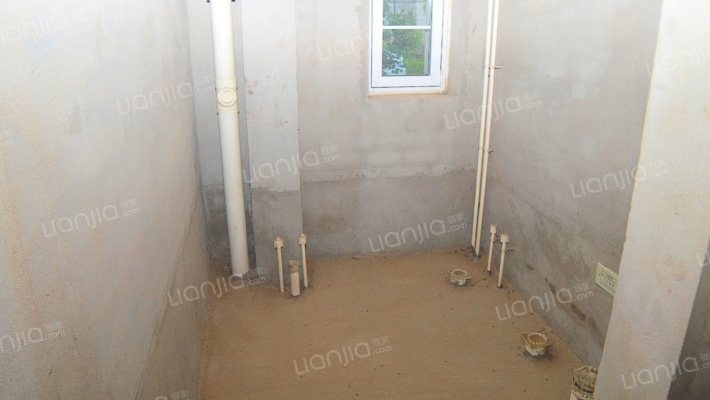 爱丁堡，南入户，，类独栋，房本满五唯一，随意装修-卫生间B