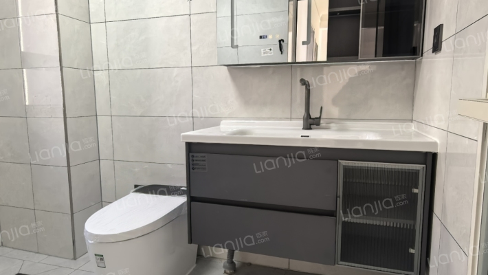 花田路 集中供暖 南北通透三居双卫 精装修-卫生间B