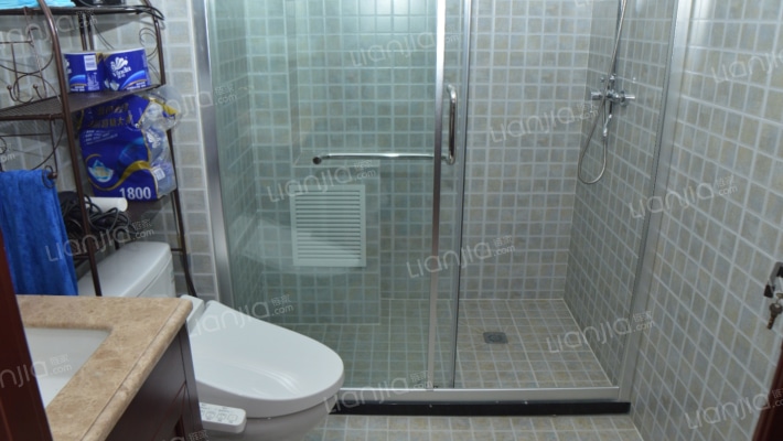 业主急售 爱丁堡 院子120平 南入户 上下三层 房本满2-卫生间B