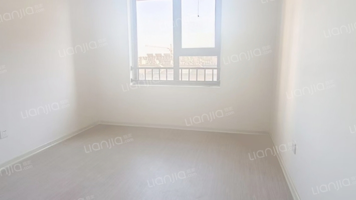 鸿坤理想尔湾新小区 带装修 房本在手-卧室B