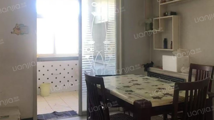 南北通透格局好，中间楼层，集中供暖，配套齐全-餐厅