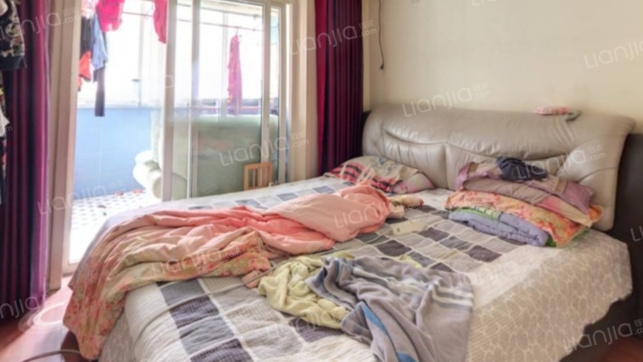 华阳主路 金地小区 低楼层 大三居-卧室A