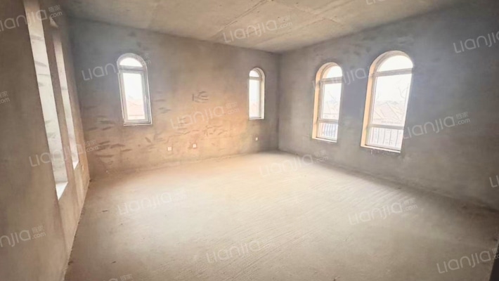 此房房本满五唯一  类独栋 边户大院子-客厅C