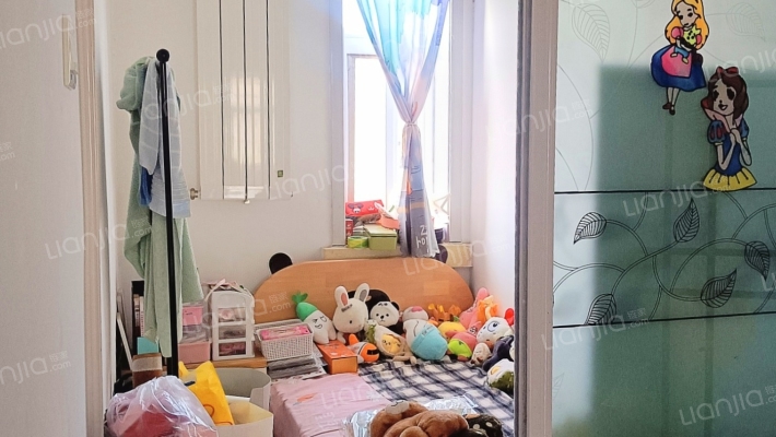 本小区是十八局三处家属院，单位建房，停车方便-卧室A