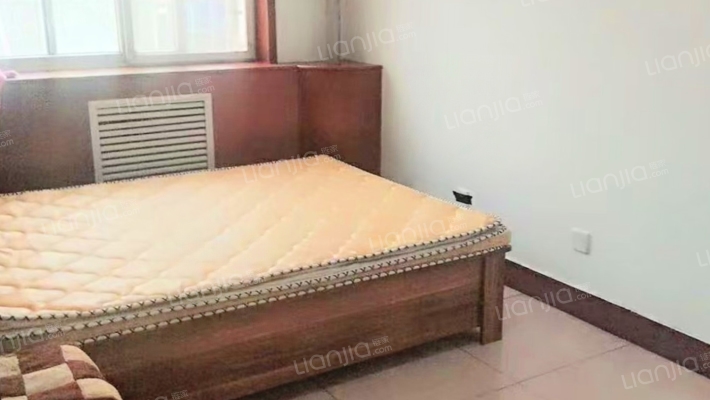 冠云路繁华位置 低楼层三居，配套齐全，生活便利-卧室C