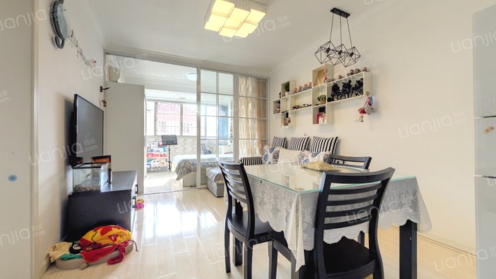 桃浦四村易居紫荆苑二手房实景图