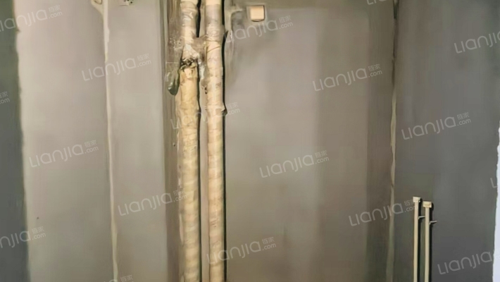 双塔片区，正规一居，毛坯随意装修。房本满二。-卫生间