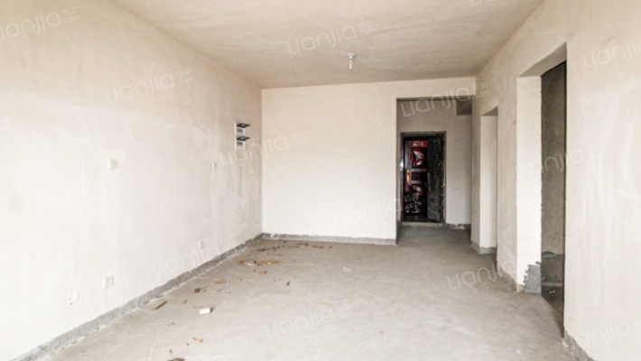 电梯房 毛坯大三室 单价低    位置好-客厅
