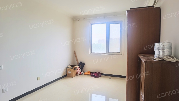 水岸花城小区南北通透精装修大两居，大社区交通便利-卧室B