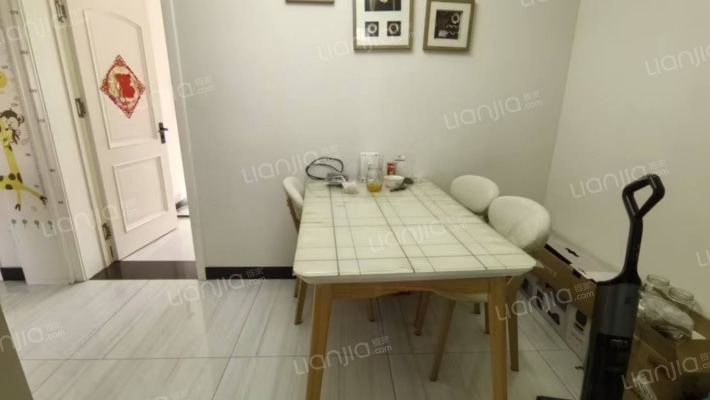 世纪嘉园 中间楼层 精装修 采光好无遮挡-餐厅