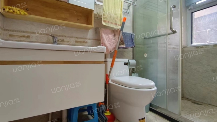 新上香邑溪谷 南北通透三居室 业主诚意出售-卫生间