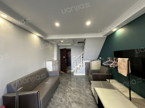 整租·隆鑫爱琴海四期 1室1厅 跃层 北