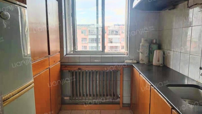 三中西区 步梯6楼 供热好采光好 精装修-厨房