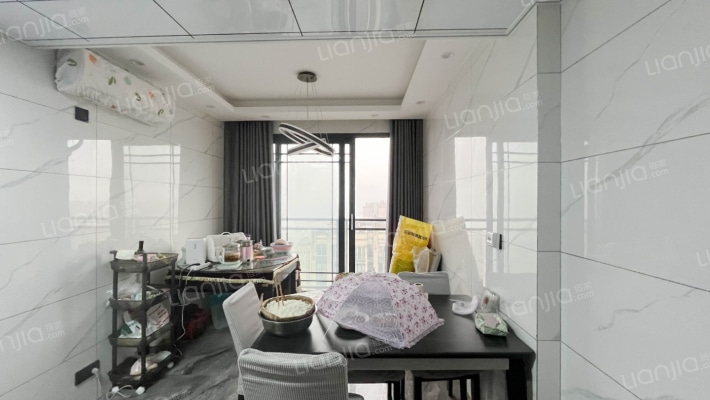 房子是江城一品电梯房，现在业主精装修，视野开阔，，-厨房