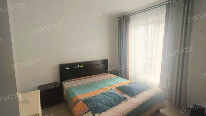 一层精装修，南向两居室，业主靠谱出售-卧室B