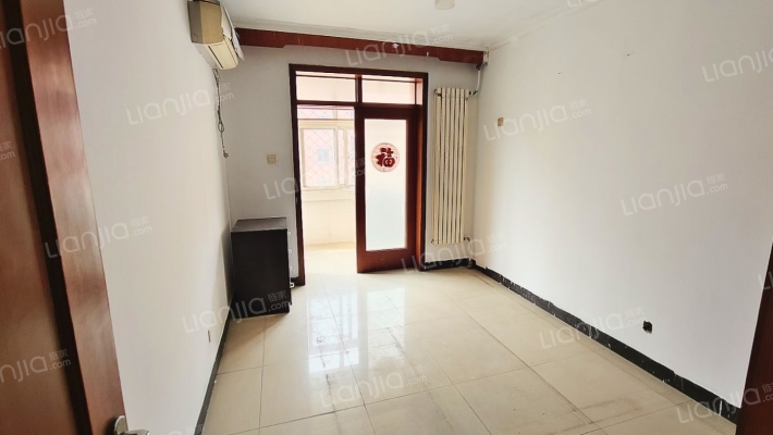 二康旁838车站1路出行方便，生活方便，中间楼层-卧室A