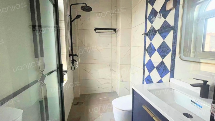 京都颐和城精装修，带院子，房本满二。税费低-卫生间A