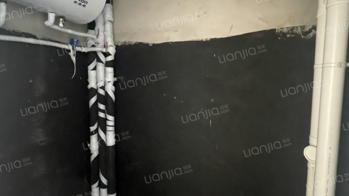 ：此房中间楼层，采光好，视野好，房本在手-卫生间