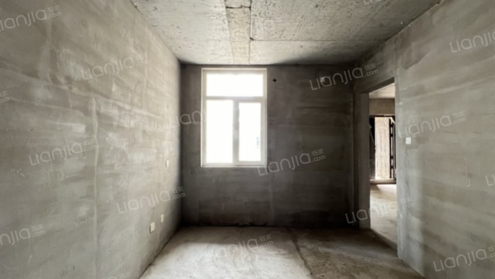 哈弗小镇联排别墅，房本满二带地下室，打造绿色生态社-卧室B