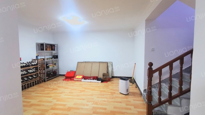 70年大产权，房证满二，次新房，通勤北京，交通方便。-客厅C