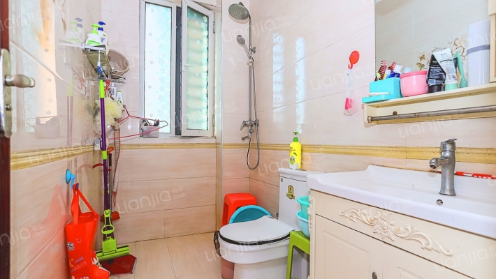 上海城精装修房子诚心出售价格可谈居住方便舒适-卫生间