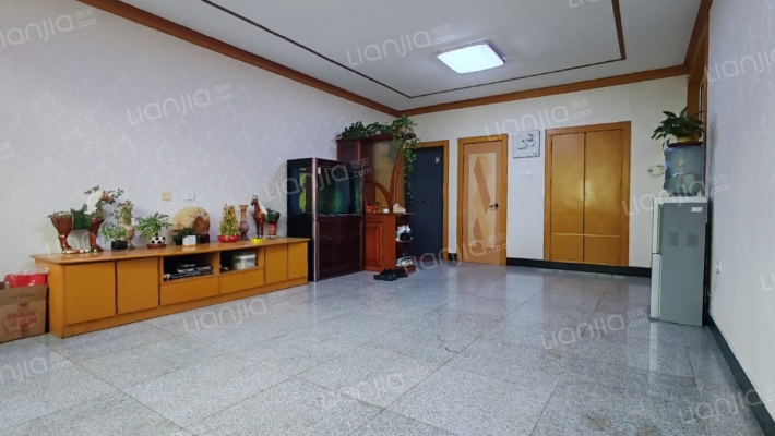 保险公司宿舍二手房实景图