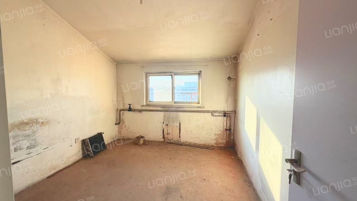 宝石花物业  集中供暖   阁楼 4居室-卧室D