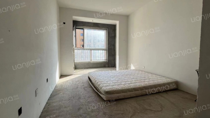 开发区 钻石广场  南北通透两居室  中上楼层-卧室A