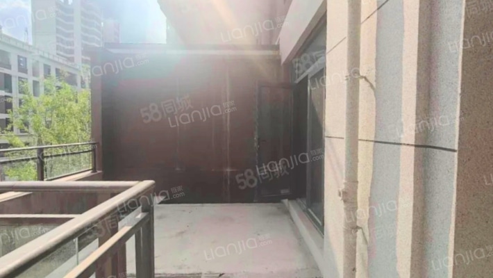 小区是南派园林社区，距京港澳高速300米，集中供暖-卧室D