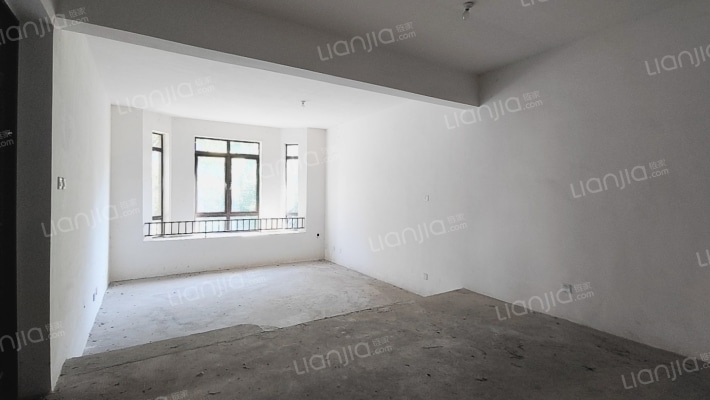 保利莱茵庄园二手房实景图