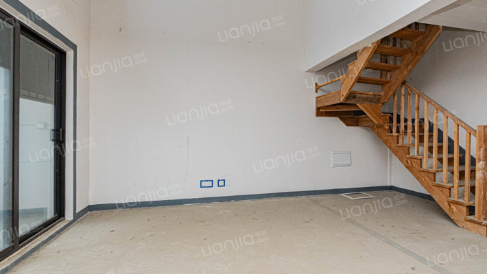 融创银城滴翠园北区二手房实景图