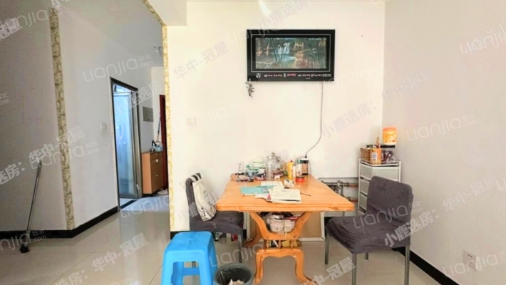 房  子是 正 规 两  居室，采 光 视 线 好-餐厅