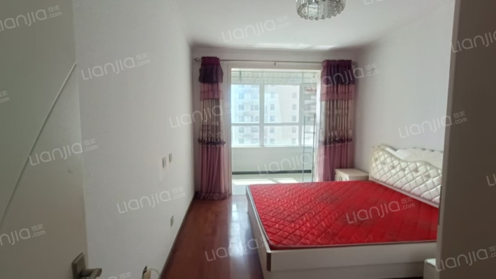 精装修南北通透大两室，满五唯一。中间楼层-卧室A